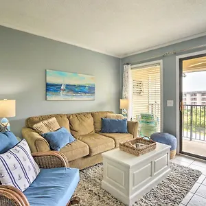 Apartment Hilton Head Ocean-view Steps To Beach!, Hilton Head Island