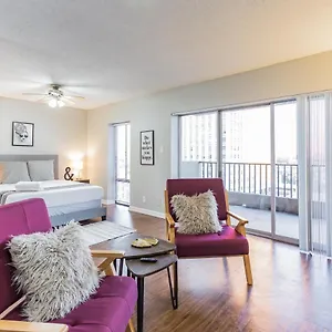 Modern Studio + Walk Score 85 Apartment Memphis